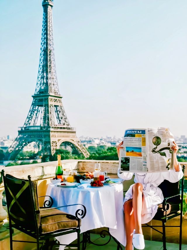 Luxury hotel in Paris where you can lie down and see the Eiffel Tower.