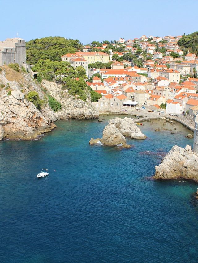 A Glimpse into Medieval Splendor: Exploring Dubrovnik, Croatia! 📸🇭🇷