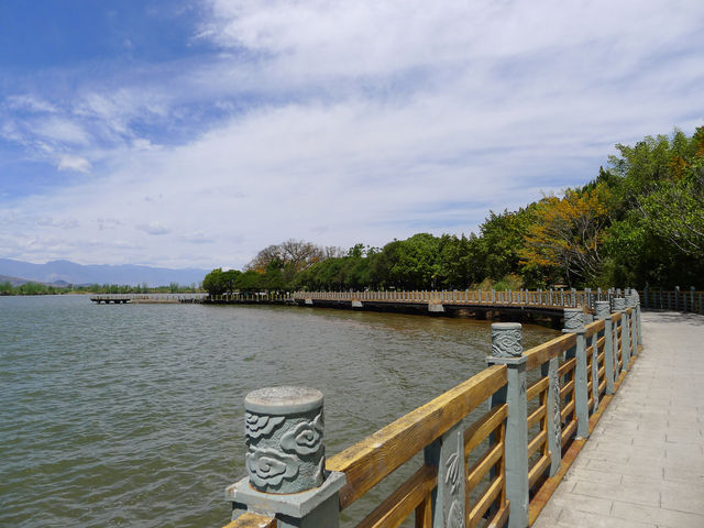 山湖之間的景觀長廊——邛海棧道