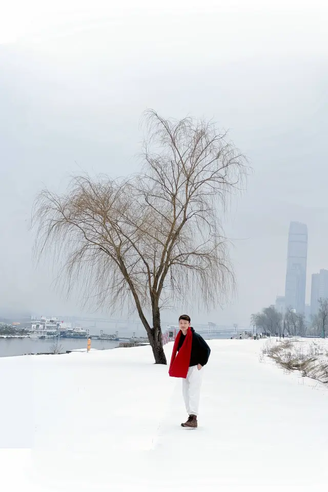 全民滑雪！武漢江灘野生滑雪場