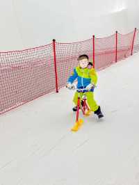 來室內滑雪城體驗冰火兩重天的樂趣吧
