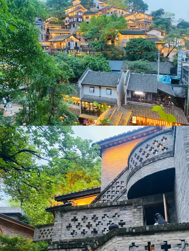 Haohao Li in Chongqing, such a stunning place!