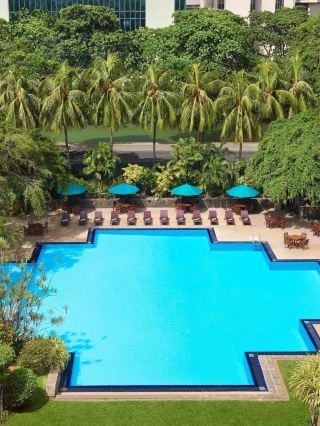 🌟 Colombo's Luxe Life: Cinnamon Grand Stay! 🌴✨
