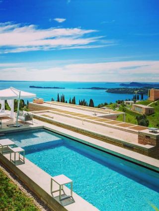 🌟 Luxe Lakeside Retreats in Lombardy, Italy 🏨✨