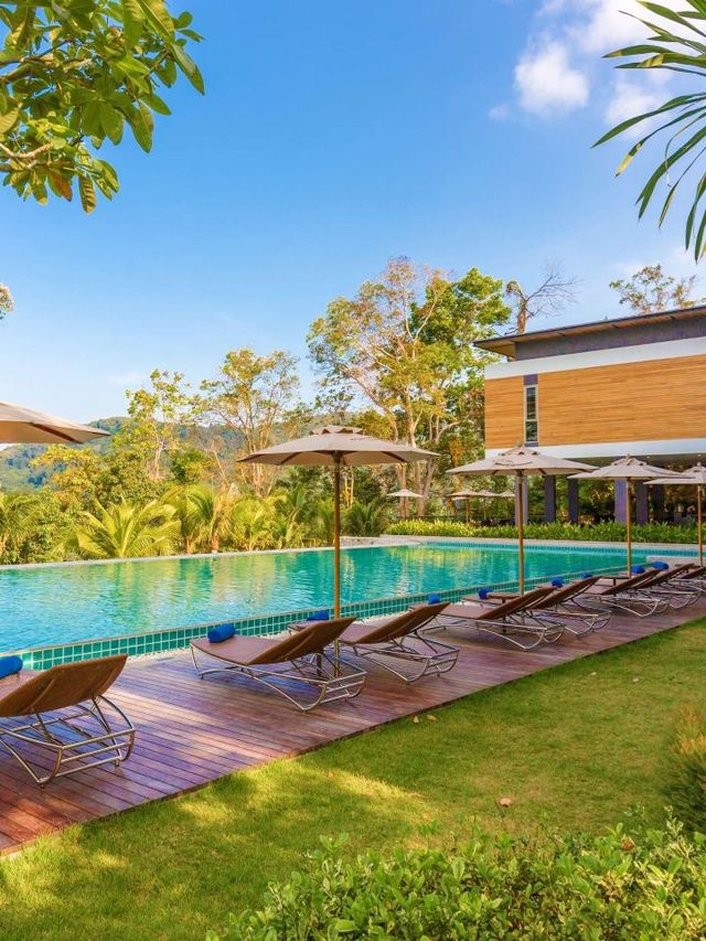 🌅✨ Phuket's Hidden Gem: Wyndham Grand Kalim Bay 🏖️🍹