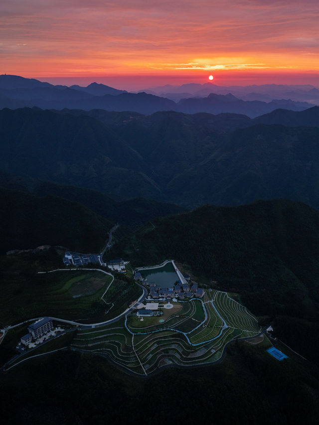 風起千島湖，輕起霧雲頂