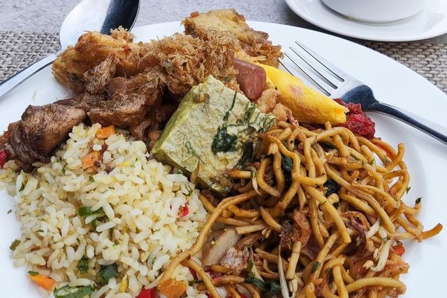 探索巴東，感受印尼熱帶魅力。