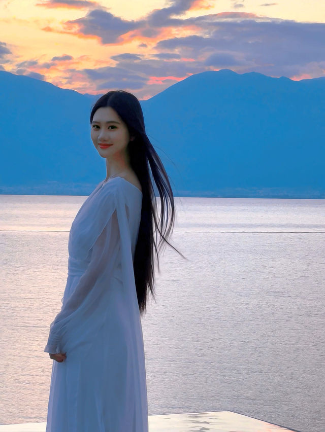 絕美海景民宿，欣賞蒼山洱海的藍調時刻。