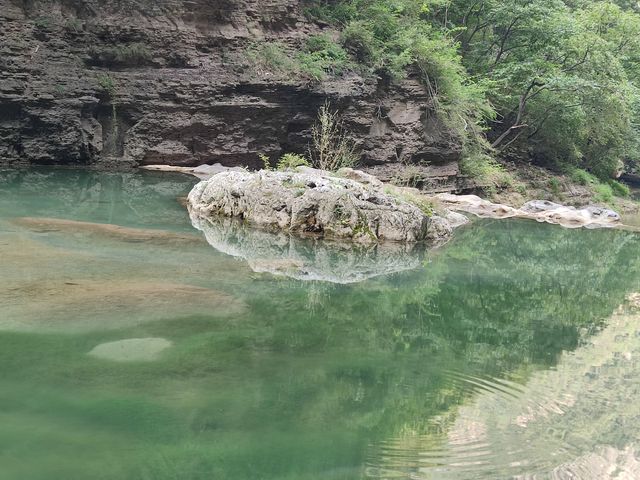 雲台山泉瀑峽。