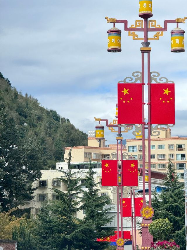 一首動人的情歌，一座悠久的古城——康定。