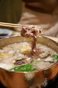 暖胃好時光在花園飯店裡實現了牛肉涮鍋自由。