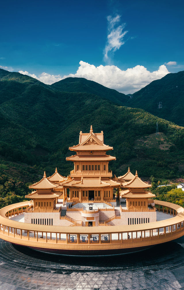 現實版天宮，寧波奉化彌勒聖壇。