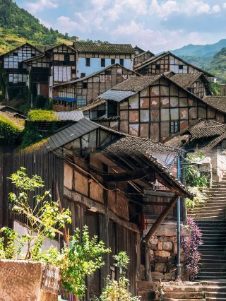 Depart from Chengdu, drive for 4 hours, a niche but worthwhile destination. 