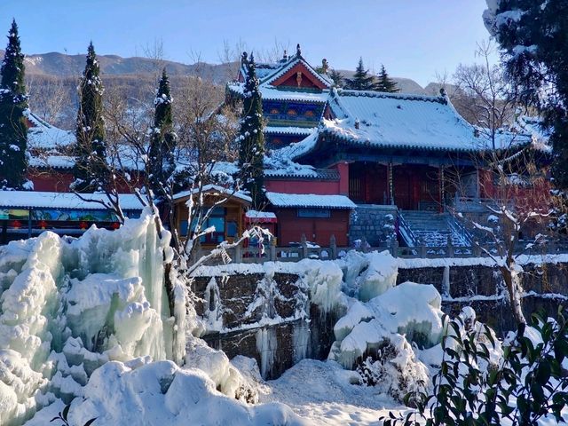 Shaolin Temple in Winter: A Snowy Wonderland ❄️🏯