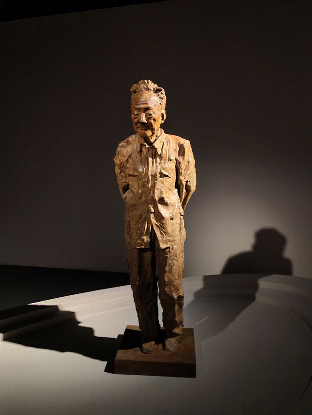 觀李象群雕塑展，欣賞栩栩如生的雕刻藝術