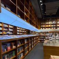 珠海閱潮書店 | 書香漫捲，老少皆宜✨