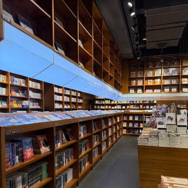 珠海閱潮書店 | 書香漫捲，老少皆宜✨