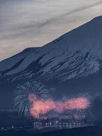日本富士山下櫻花季，煙火與賽車的夢幻聯動