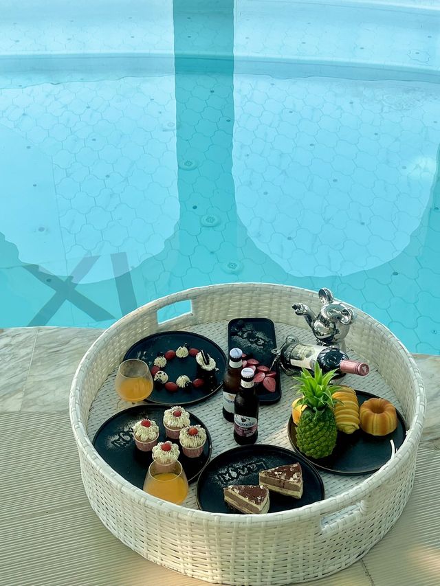 在西雙版納告莊，入住夢幻般的空中酒廊和泳池酒店