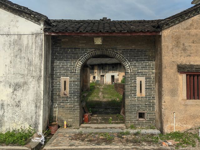 廣東陽山隔江村昆盛圍屋