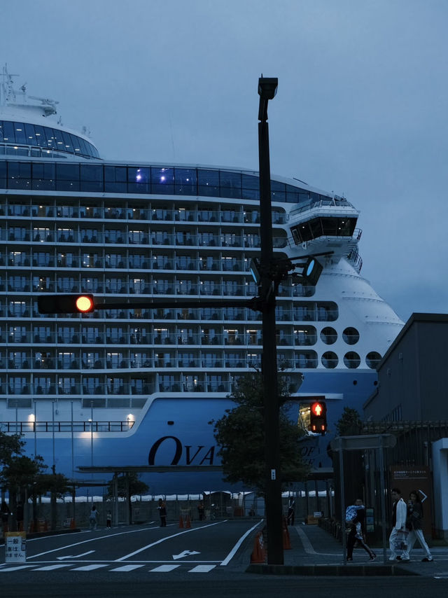 The Ultimate Lazy Cruise Guide: 3 Countries, 1 Ship, Zero Stress!