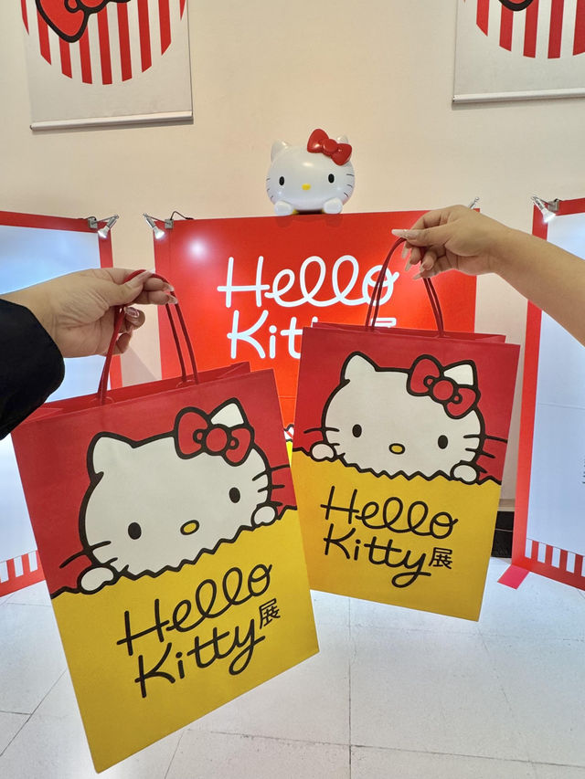 救命！這波Hello Kitty 50週年限定周邊太燒了🔥