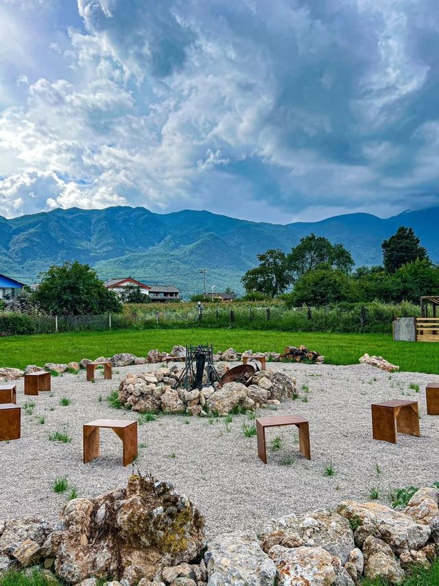 一睜眼就能睇到風景嘅酒店——不晚里予·日照金山