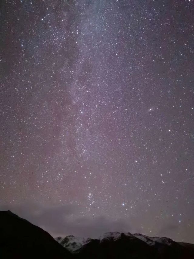 山月不知心底事，卻把銀河落我肩