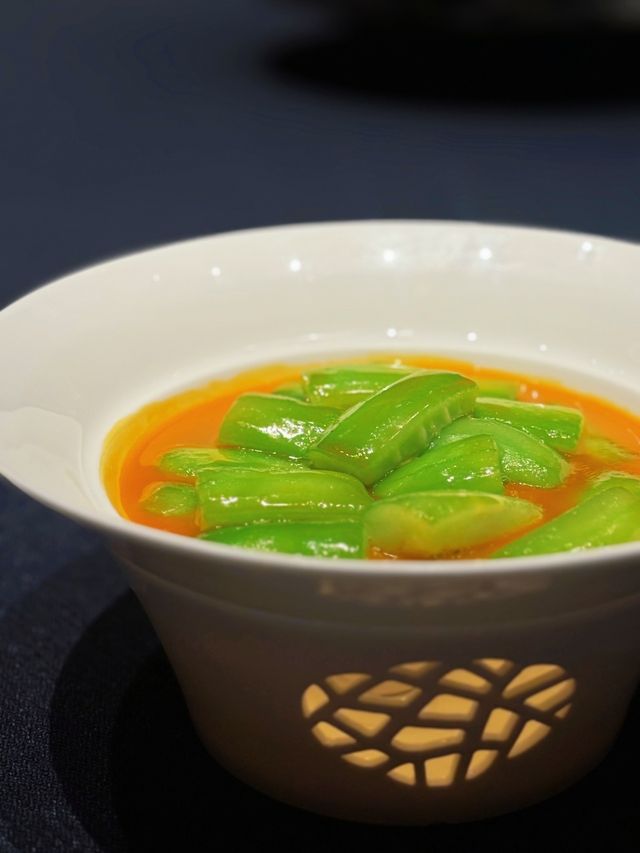 盧灣第一高樓裡的寧波菜黑珍珠餐廳