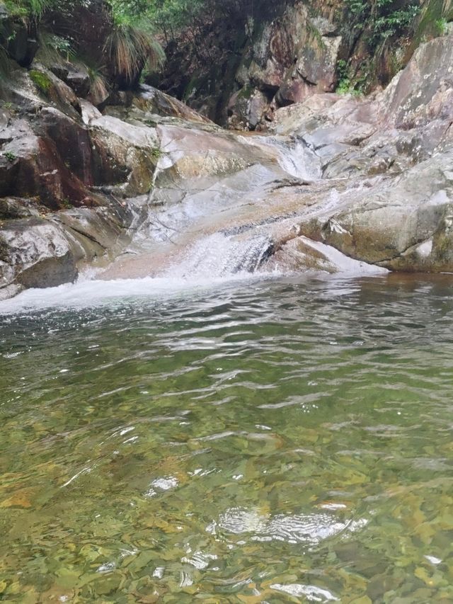 夏日玩水必去！臨安蝴蝶谷溯溪攻略｜天然水上樂園