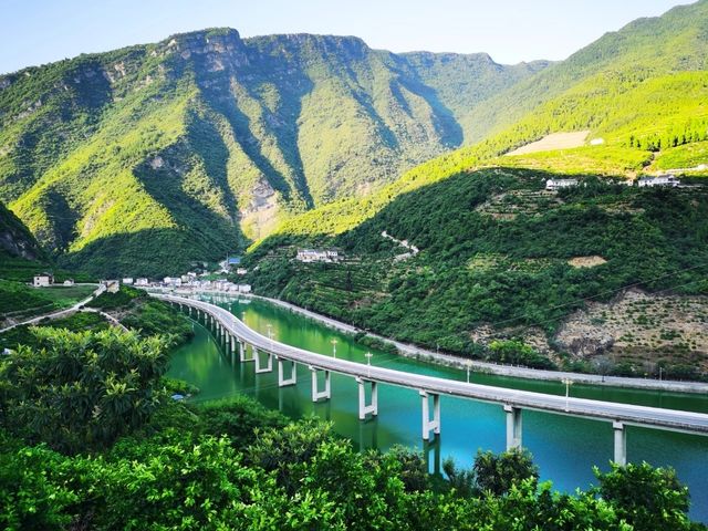 鄂西浪漫自駕6天5晚攻略：穿越山水間，邂逅最美的愛情故事