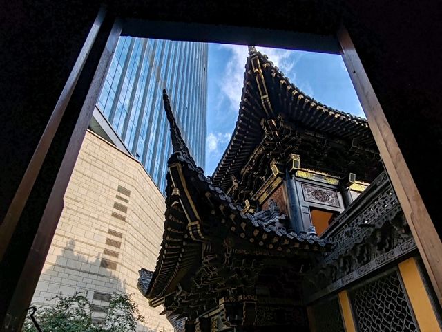 Framing Serenity: The Picture-Perfect Windows of Luohan Temple