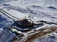 青海冬日神韻：拉脊山白雪裹雲，曠野藏清歡