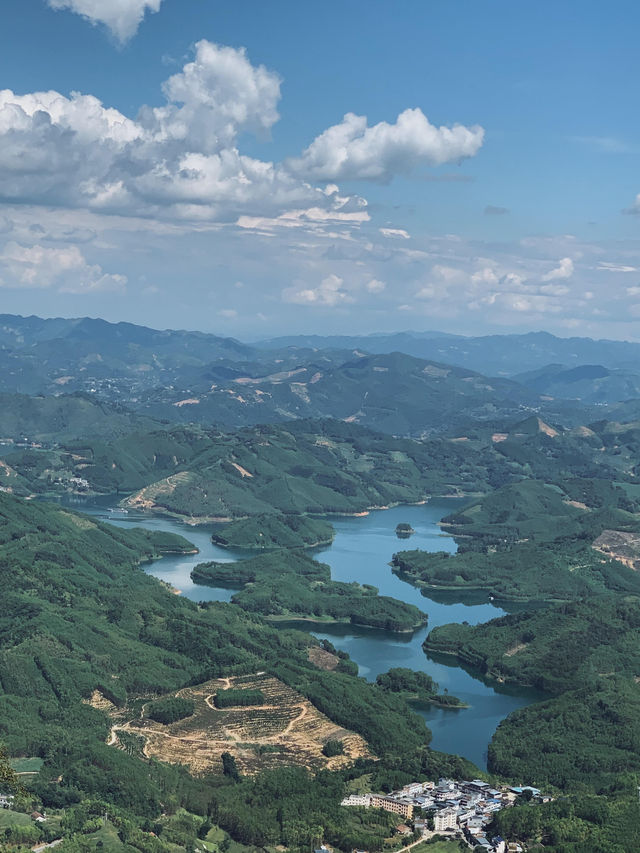 雲海之巔，心之所向：玉皇頂療癒之旅