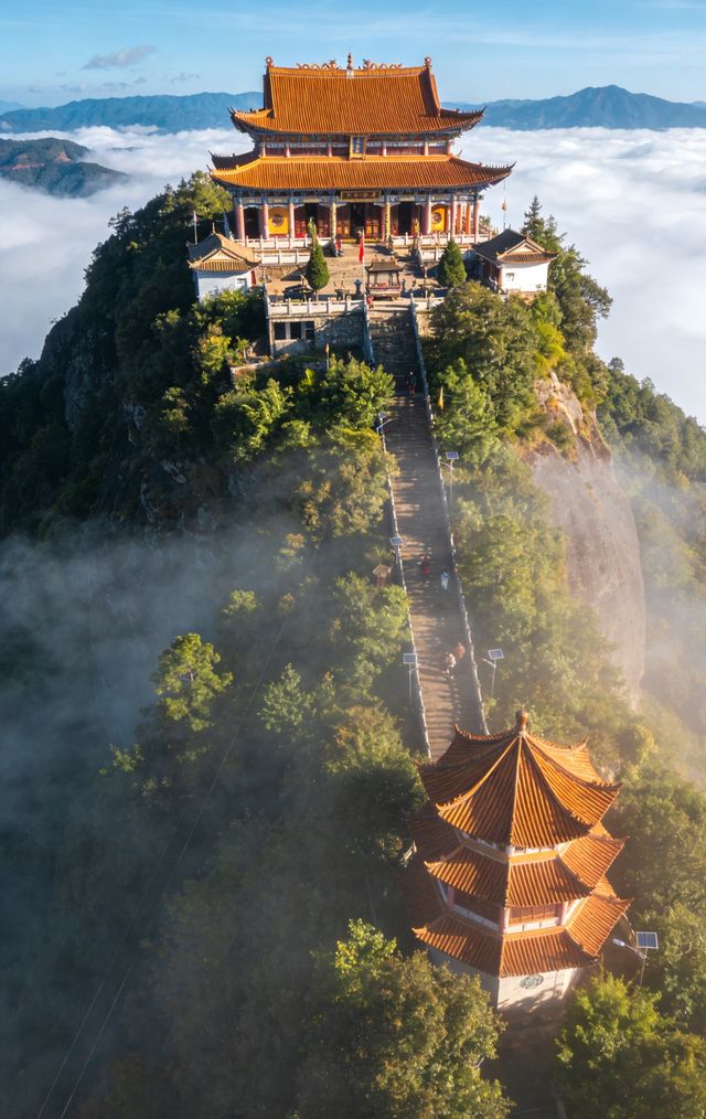 登天台峰打卡佛光 登天台峰打卡佛光