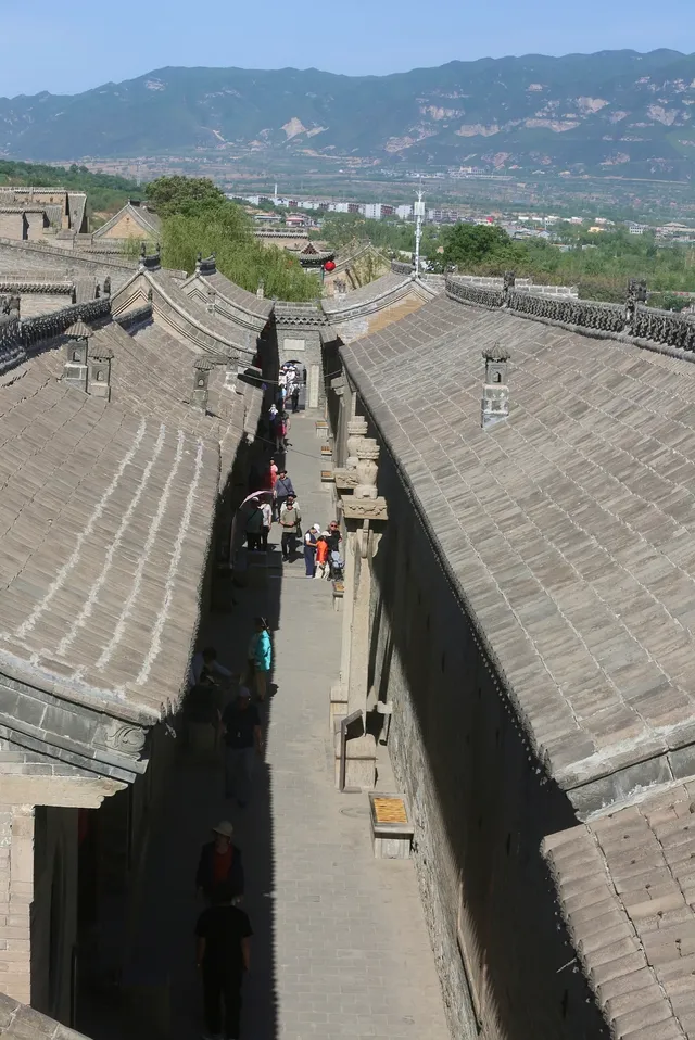與有肝膽人共事,從無字句處讀書。 與有肝膽人共事,從無字句處讀書。