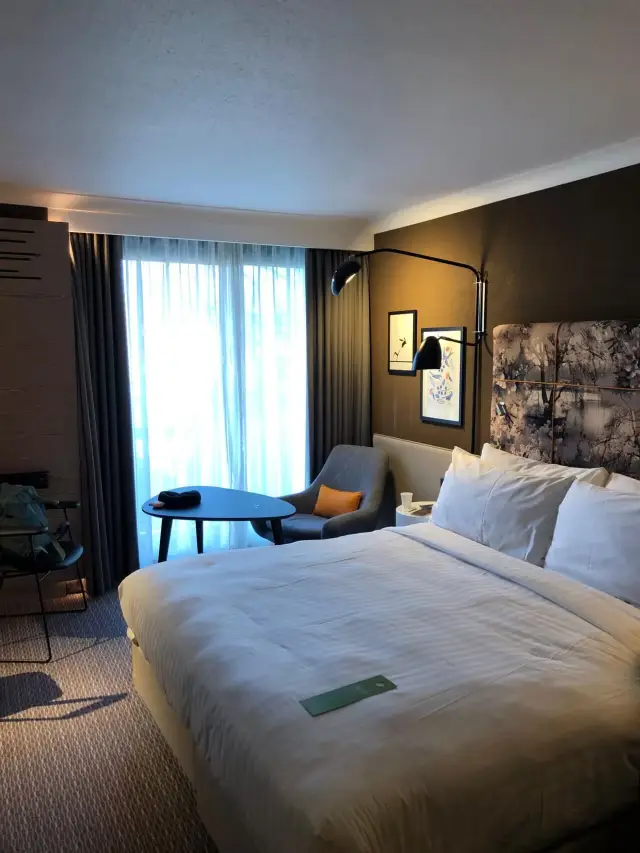 Stay here when you come to London! Convenient transportation and comfortable stay! Includes breakfast for two!