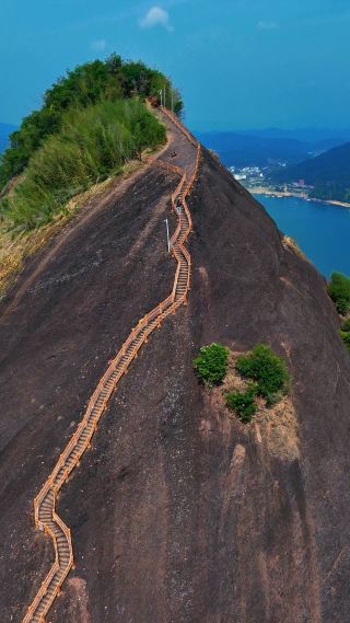 花崗岩に「封印」された峰——「天柱峰」