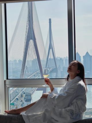 พักผ่อนสุดสัปดาห์ที่โรงแรมแมริออท | ผ่อนคลายและเพลิดเพลินกับวิวแม่น้ำ