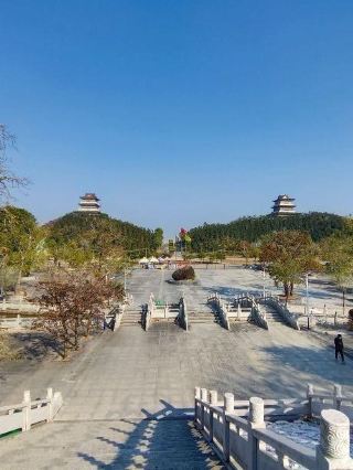 **양강대둥산 | 고대 사찰과 운해, 광명이 어우러진 선(禪)적인 비밀의 세계로의 여정** **주요 특징:** • 경엽사 옥(玄宝寺玄)