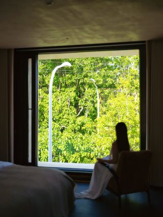 Dali: Living life like a poem, opening the window to see mountains and lush greenery.