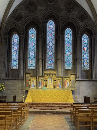 時代を超越した真の芸術。ヘレフォード大聖堂の圧巻のステンドグラス。