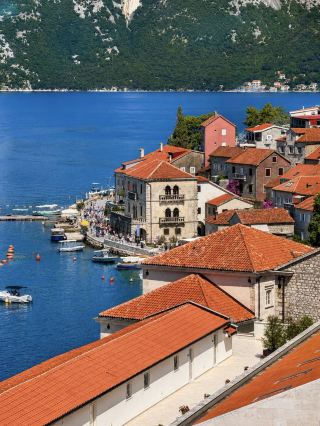 Kotor 🏰 the Adriatic town that feels frozen in time 