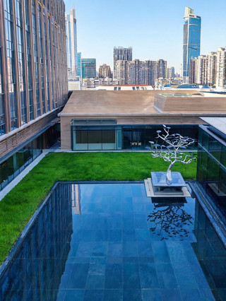 Escape to a city oasis in Shanghai—wake up and find West Nanjing Road is my own backyard