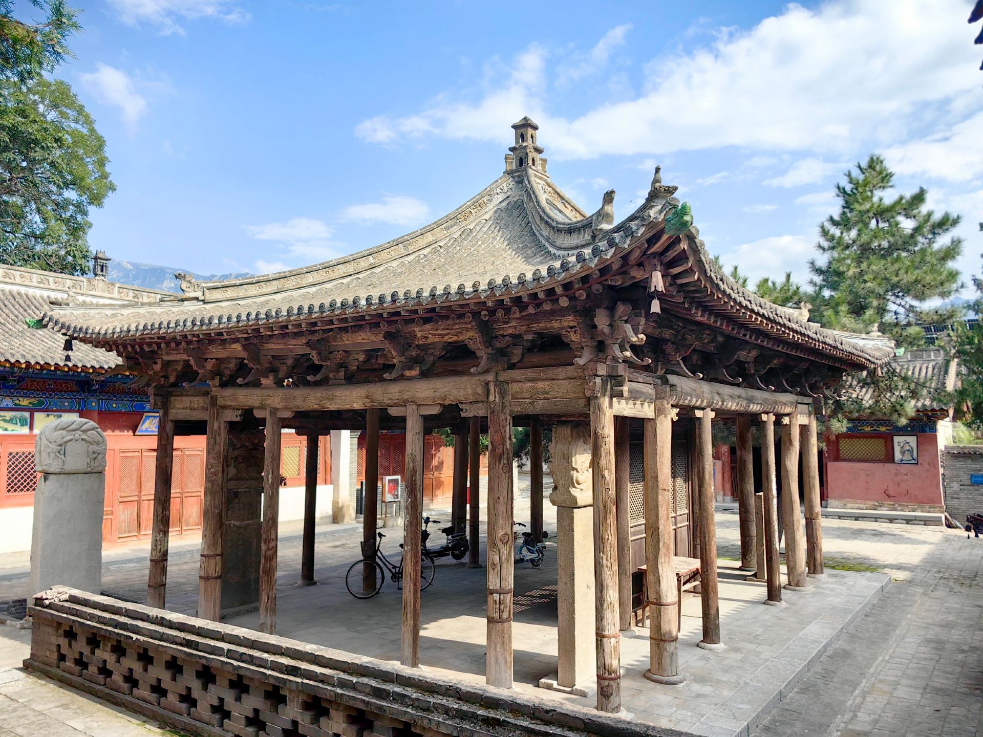 Eksplorasi Hidden Gem Kuil Hongfu Liuhui. 
