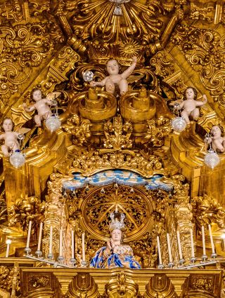 A must-visit golden church in Granada