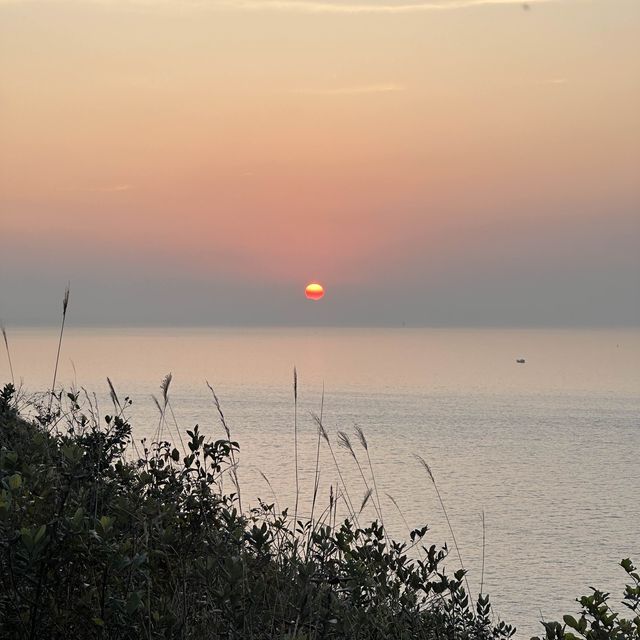 登上大澳虎山。欣賞迷人的日落🌅