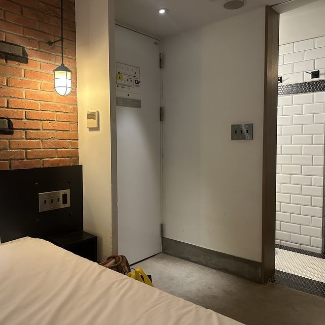 美式街頭風與現代工業風的結合！雀客旅館台北松江店！