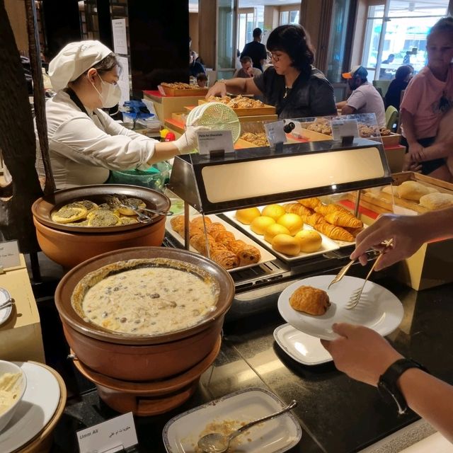 Breakfast at Ginger Holiday Inn Bangkok