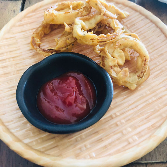 鬧區靜巷裡的微笑廚房：Angel Warung